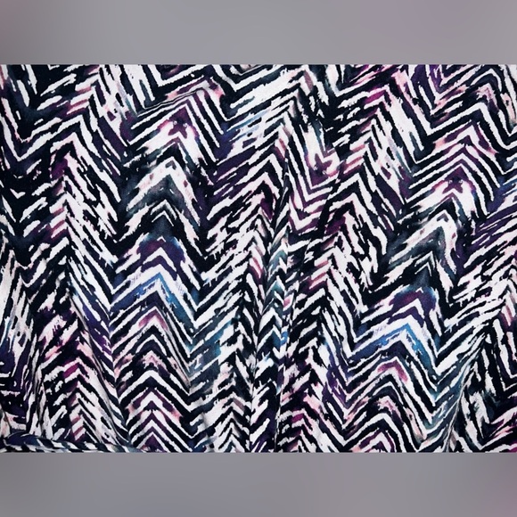 Torrid Black and White High Waist Geometric Shorts size 3 - Picture 7 of 9